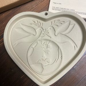 Pampered Chef Peace on Earth Heart Cookie Mold Stoneware 2926